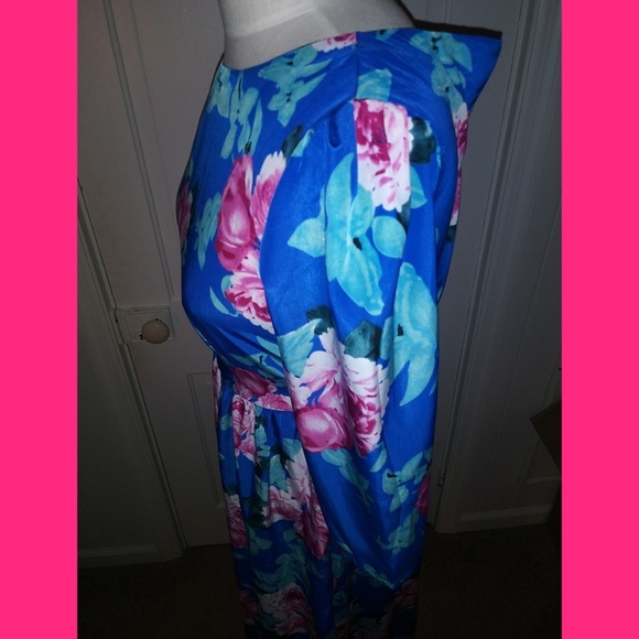 🔴🔴SOLD🔴🔴Floral dress - Picture 3 of 3